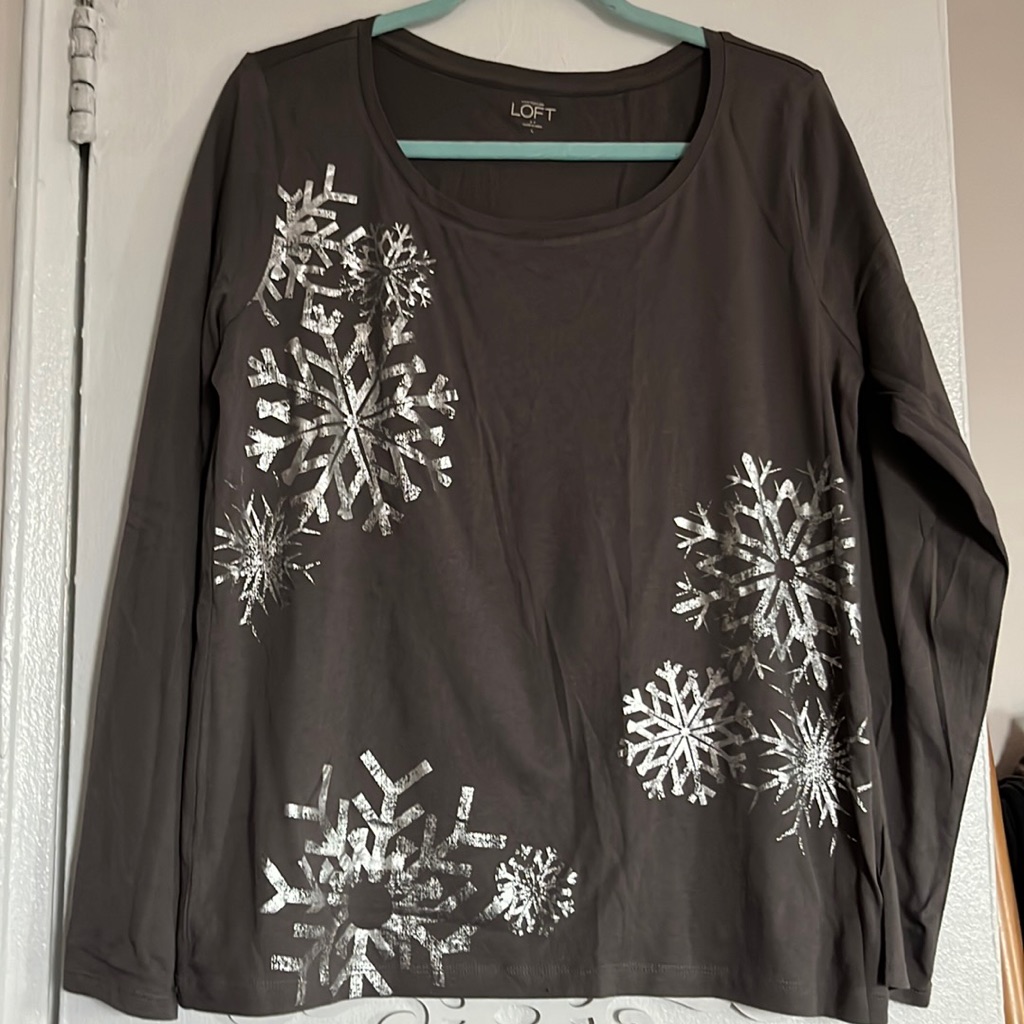 Snowflake Gray Tee